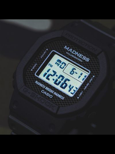 Часы Casio G-Shock DW-5000MD-1
