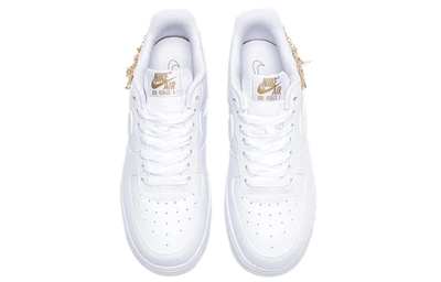 Повседневные белые найки купить не дорого Кроссовки Nike Air Force 1 07 LX Lucky Charms DD1525-100