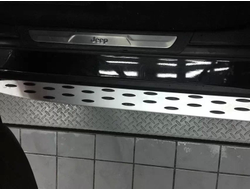 Пороги OEM на Jeep Grand Cherokee (2011-...)