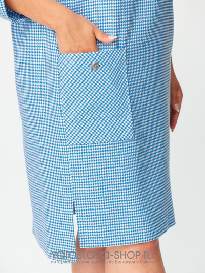 Нарядное женское платье голубого цвета в мелкую клетку