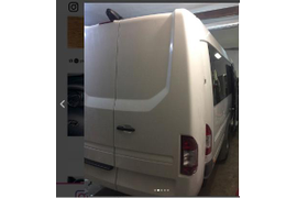 Установили навесной багажник, камеру заднего вида, тахограф, противотуманные фары, мультимедийное головное устройство.