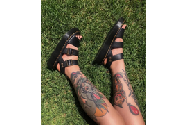 Актуальные к летнему сезону сандалии DR. Martens из натуральной кожи. Представлены в размерах от 36 до 45. 