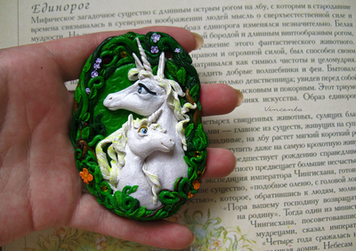 Сказочная подвеска "Единороги существуют!" с парой белоснежных единорогов