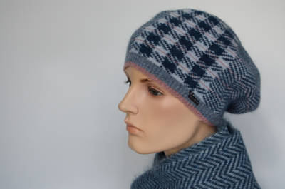 vyazaniy-beret-v-kletku-vizio-italiya-8076-bo-goluboy