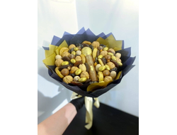 Букет "Золотой микрофон" из орехов и сухофруктов