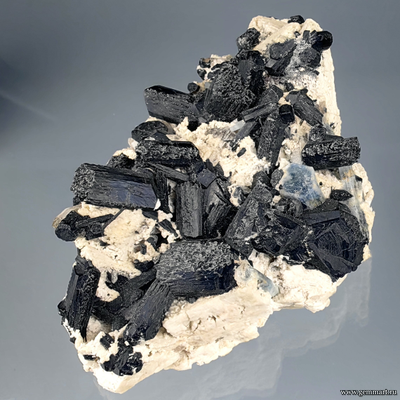 Друза кристаллов аквамарина (разн. берилл), шерла (разн. турмалина), на полевом шпате с кварцем. 160*100*70мм (ААА)