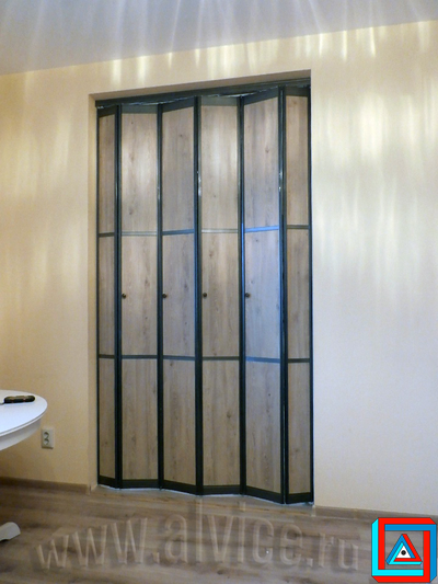 Перегородка-гармошка из 6-ти створок встроенная