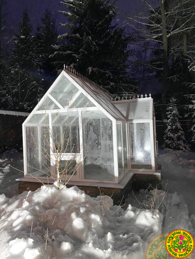 Базовая комплектация теплицы в английском стиле с холлом из стекла и алюминия ЕЛИЗАВЕТА S размером 4000 х 3000