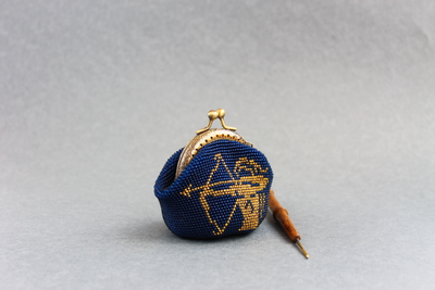 Монетница "Зодиак" Набор для вязания крючком с бисером от Ирины Рудевич - СТРЕЛЕЦ (синий)