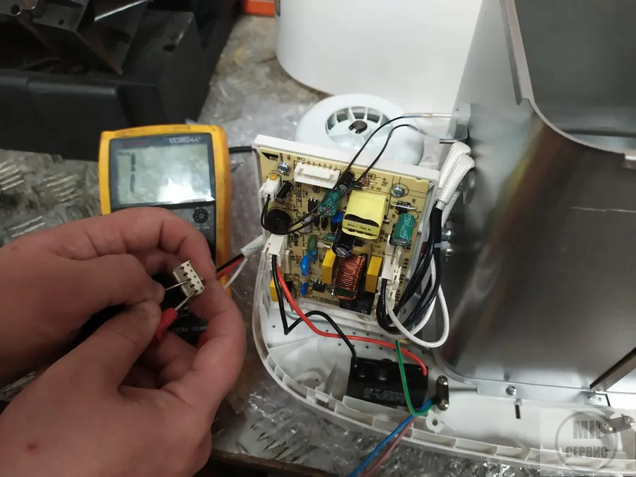 Обмотки двигателя не прозваниваются, в обрыве. Неисправен двигатель. Требуется замена.