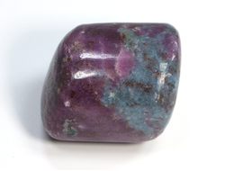 Корунд красный (рубин) в кианите