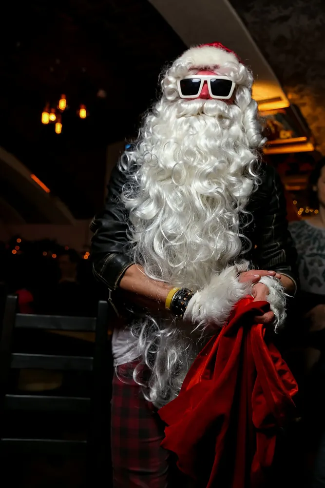 Рок-н-рольный дед мороз