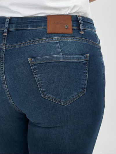 Зауженные женские джинсы MOM