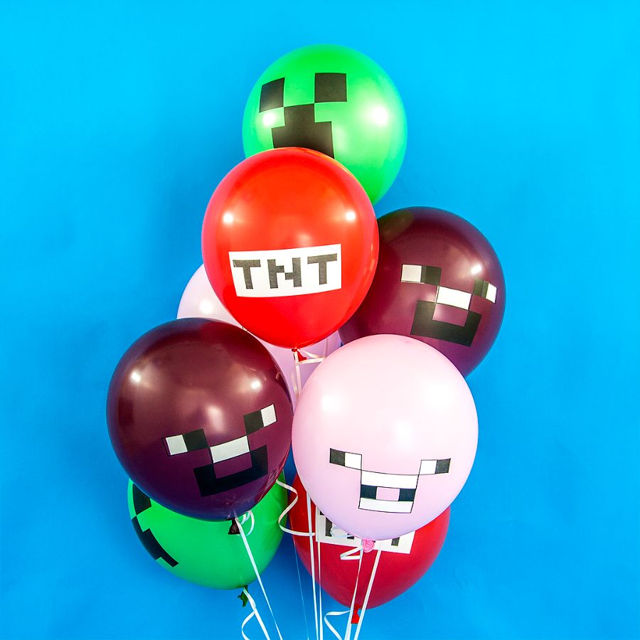 Воздушные шары надутые гелием из серии Майнкрафт, живое фото