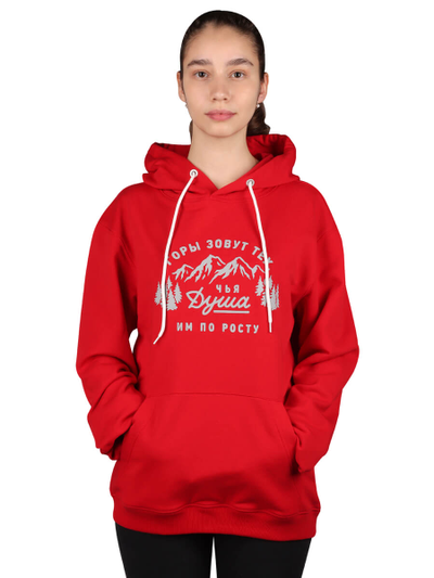 Девушка в толстовке Тайга "Горы Зовут" красного цвета