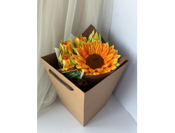 Букет с зефирным подсолнухом