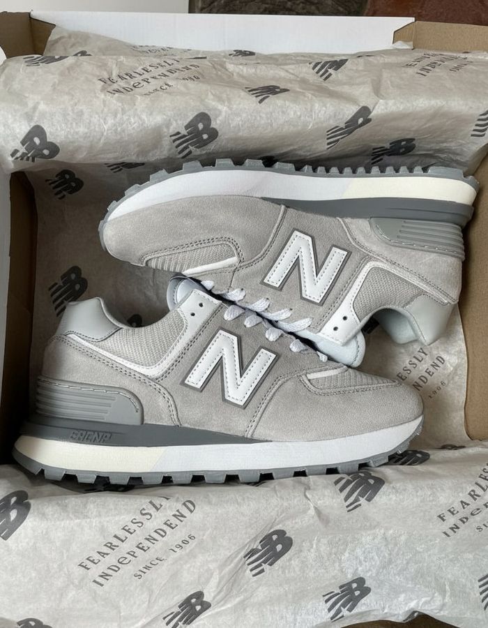кроссовки New Balance 574 серые с замшевым верхом