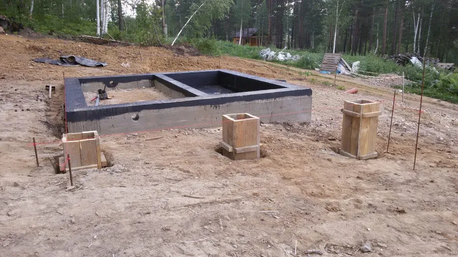 Заливка столбчатого фундамента под террасу.