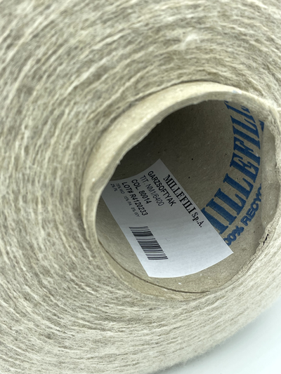 MILLEFILI art.GARZSOFTYAK Nm. 640 метров в 100 граммах 75% WO (шерсть), 8% WY ( шерсть яка), 15% PA, 2% PL Цв. 80014 овсянка