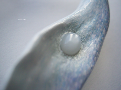 "Принцесса-Лебедь", волшебная брошь с натуральным лунным камнем (по мотивам "Лебединого озера")