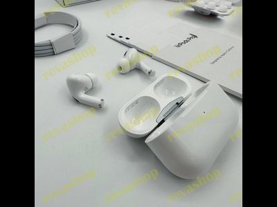Беспроводные наушники Apple AirPods Pro 2 с активным шумоподавлением.