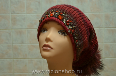 Визио итальянская шапка с помпоном и камнями зима 2018