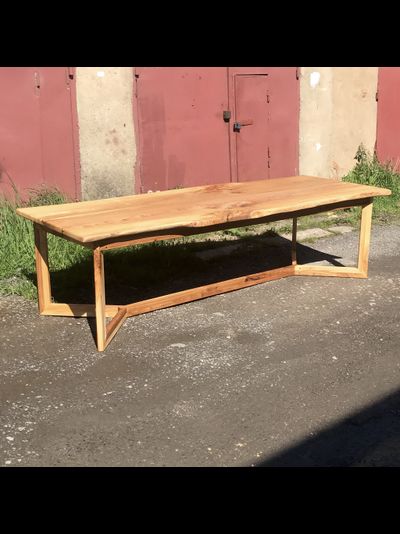 большой стол для веранды из массива