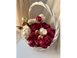 Корзина с пионами из зефира