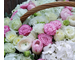 Большая корзина цветов: пионы, ранункулюсы, эустома, гортензия, белые розы, пионовидные розы