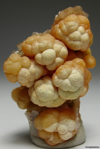 Миметит с кальцитом. Мексика. 25*19*16мм