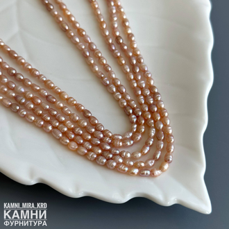 Жемчуг речной персиковый мелкий рис фри-форм 4-4,7х3-3,5 мм с щербинками, цена за нить 17 см