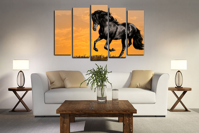 Модульная картина "Черный скакун"