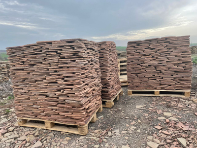 Камень плитняк красный обожжённый галтованный