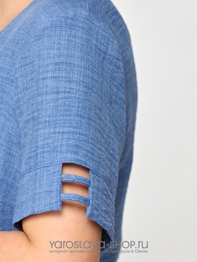 Женское платье прямого силуэта в голубом цвете