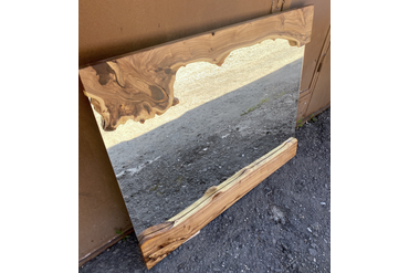 Зеркало в раме из слэбов карагача. Работа  spilcenter.com. г.Москва