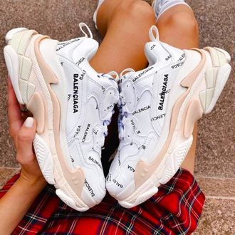 Кроссовки Balenciaga Triple S белые с бежевой подошвой