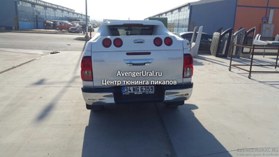 Крышка Grandbox со светодиодными задними фонарями на Toyota Hilux