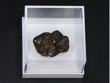 Метеорит Sericho (Серичо), в пластиковом боксе, Кения (16*10*10 мм, 3,6 г) №23455