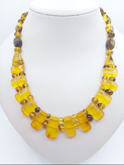 Колье камнерезное из янтаря 03660