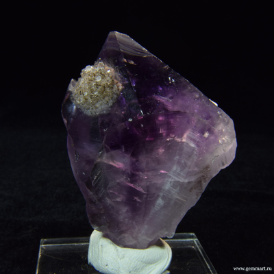 Аметист - кристалл с включениями
