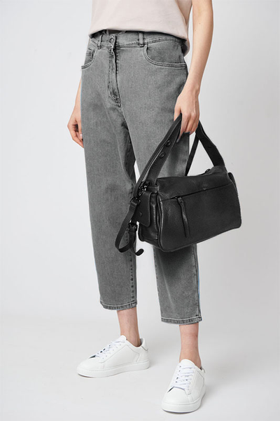 (АРТИКУЛ: 9329/1/82) СУМКА ЖЕНСКАЯ, НЕБОЛЬШАЯ, НАТУРАЛЬНАЯ КОЖА, ЧЕРНАЯ, С КАРМАНАМИ ПО БОКАМ, С ДВУМЯ ПЛЕЧЕВЫМИ РЕМНЯМИ