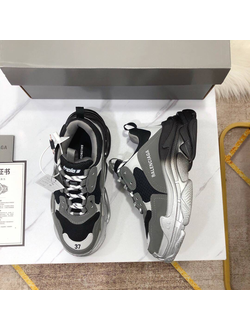 Кроссовки Balenciaga Triple S черно-белые в Иркутске