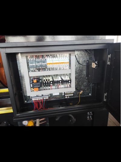 Токарно-винторезный станок с УЦИ CW6263