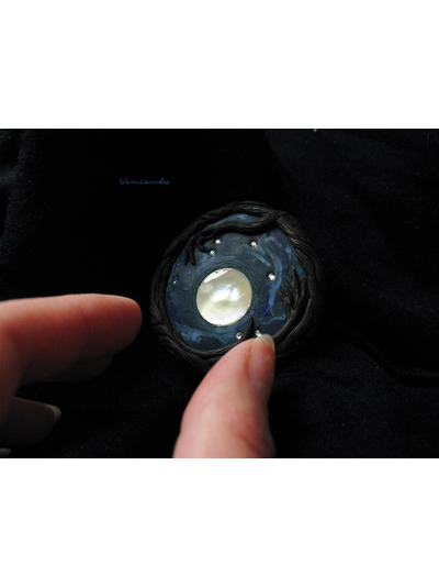 Однажды в полнолуние... Авторская брошь из полимерной глины с винтажным перламутром и стразами Swarovski