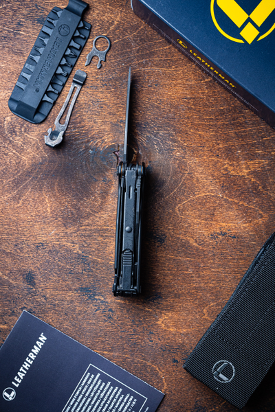 Leatherman Charge + черный с чехлом на кнопке, клипсой и битами