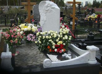 Фото ангел с крыльями гравировка на памятнике на могилу в СПб