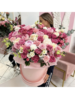 Букет в шляпной коробке микс цветов XXL