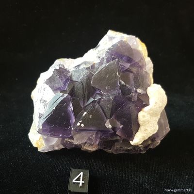 Кристаллы фиолетового Флюорита №4 70*61*27мм