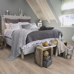 Ламинат Wineo Дуб Швеция Светло-коричневый LA228XXLV4 в интерьере комнаты