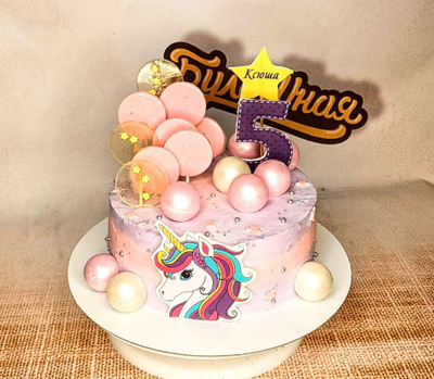 Оформление торта шоколадными шарами